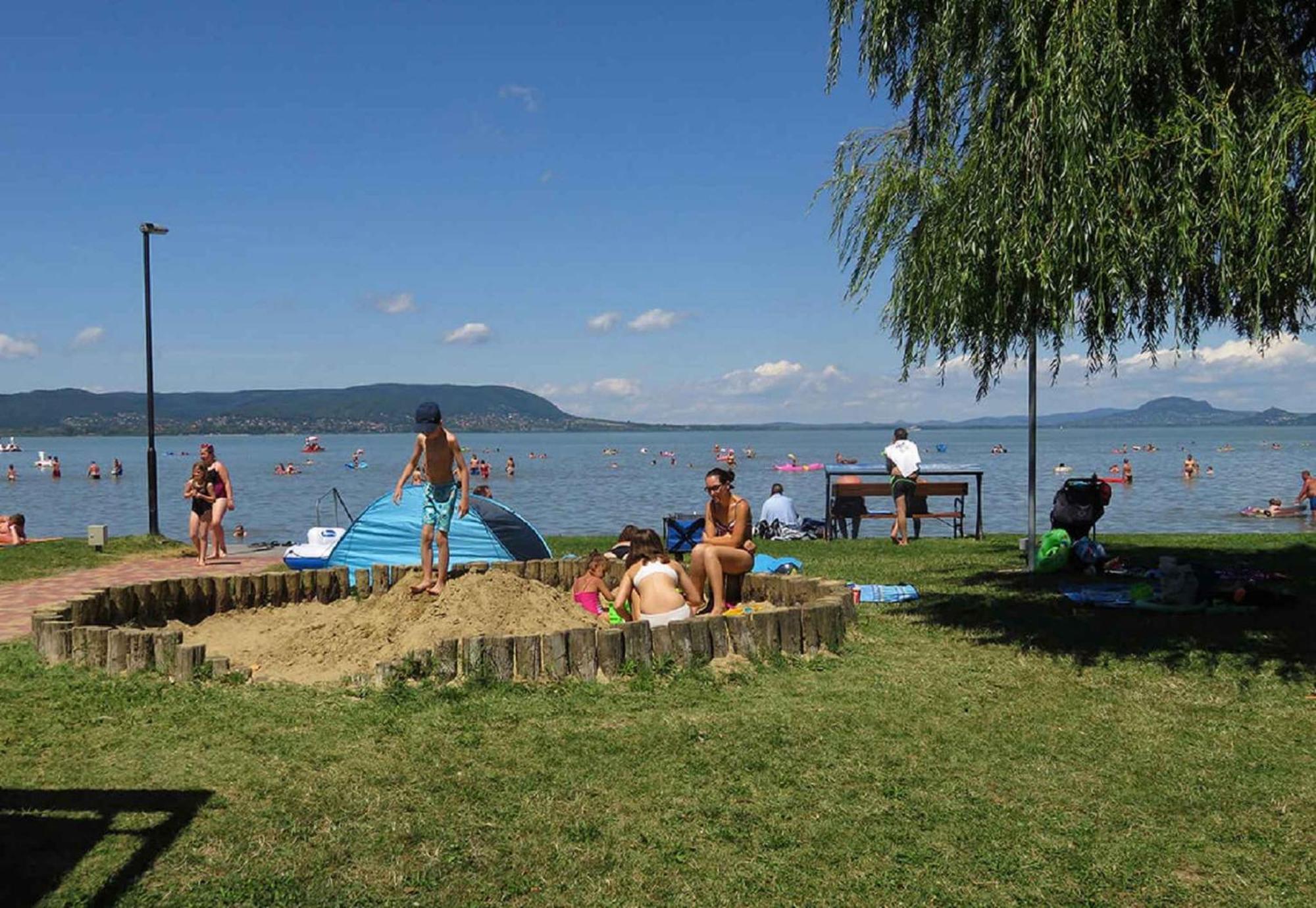 Holiday Homes In Balatonmariafuerdo 48114 Kültér fotó